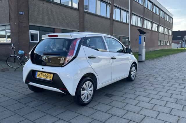 Toyota Aygo (2016) thumbnail 5