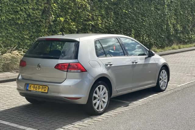 Volkswagen Golf (2013) thumbnail 2