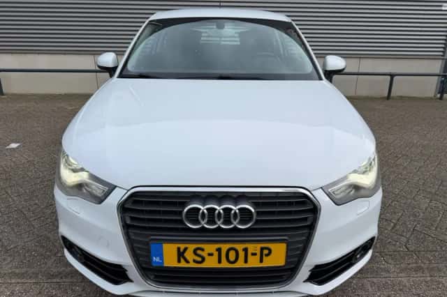 Audi A1 (2011) thumbnail 2