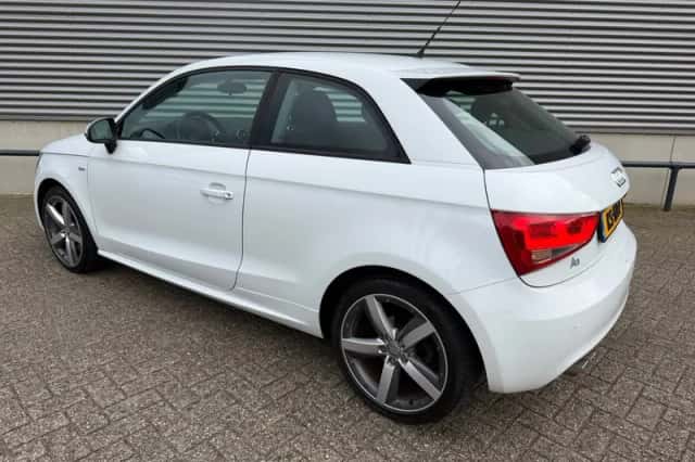 Audi A1 (2011) thumbnail 6