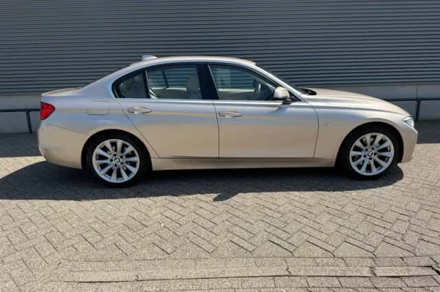 BMW 3-Serie (2012) thumbnail 4