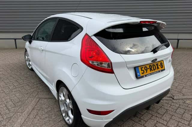 Ford Fiesta (2011) thumbnail 5