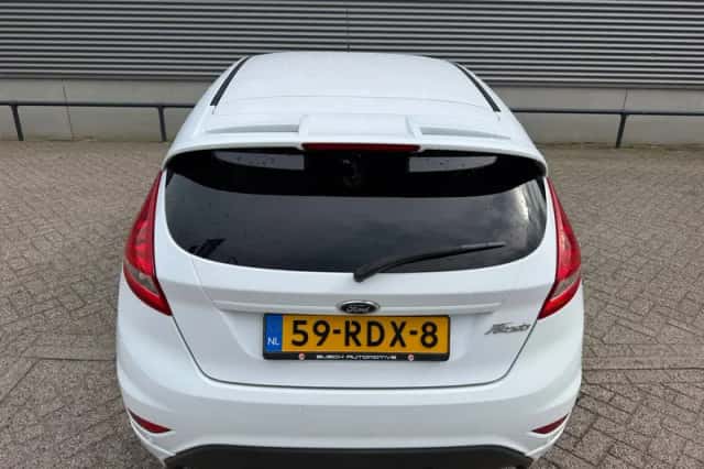 Ford Fiesta (2011) thumbnail 6