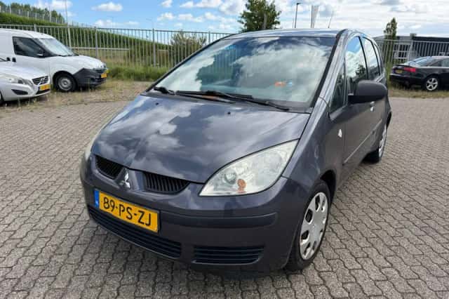 Mitsubishi Colt (2004) thumbnail 1