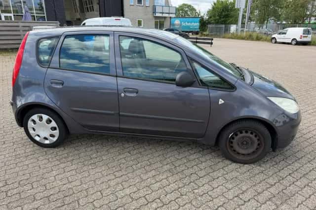 Mitsubishi Colt (2004) thumbnail 4