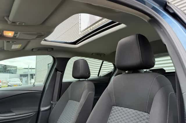 Opel Astra (2017) thumbnail 3