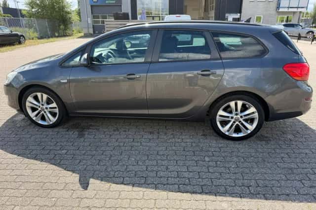 Opel Astra (2011) thumbnail 6