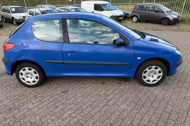 Peugeot 206 (2003) thumbnail 4