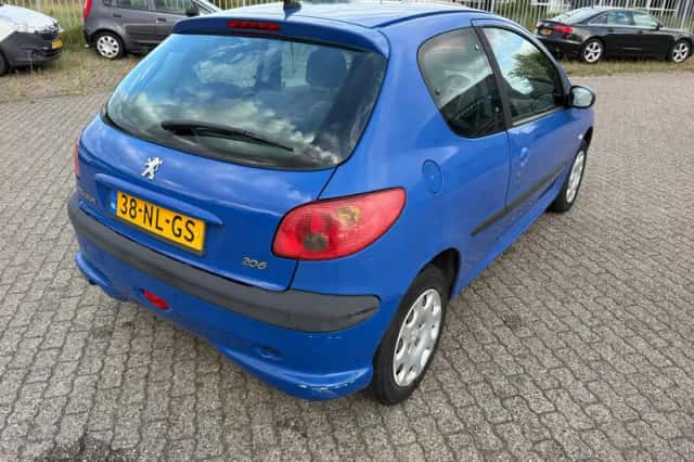 Peugeot 206 (2003) thumbnail 5