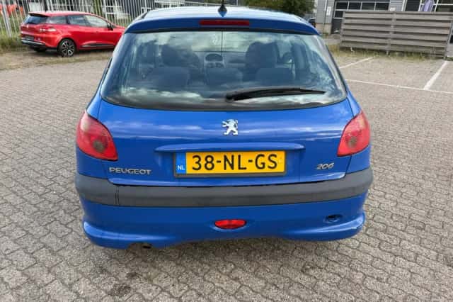 Peugeot 206 (2003) thumbnail 6