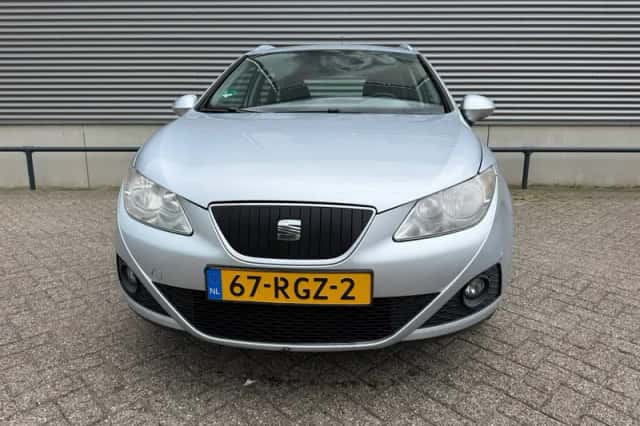 SEAT Ibiza (2011) thumbnail 2