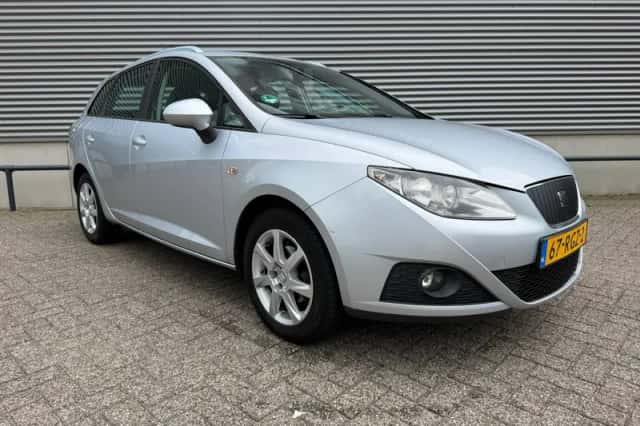 SEAT Ibiza (2011) thumbnail 3