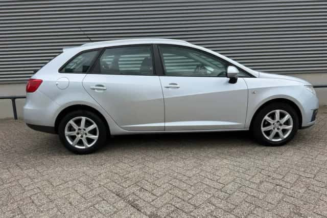 SEAT Ibiza (2011) thumbnail 4