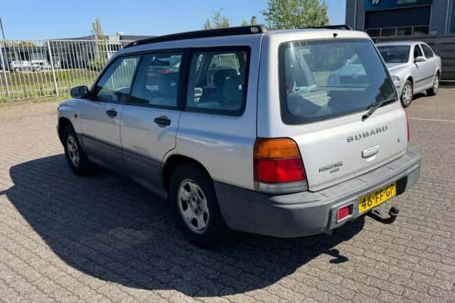 Subaru Forester (2000) thumbnail 4