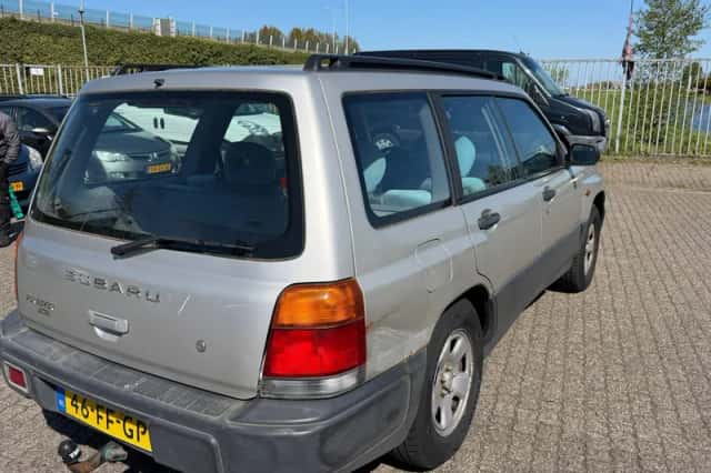 Subaru Forester (2000) thumbnail 6