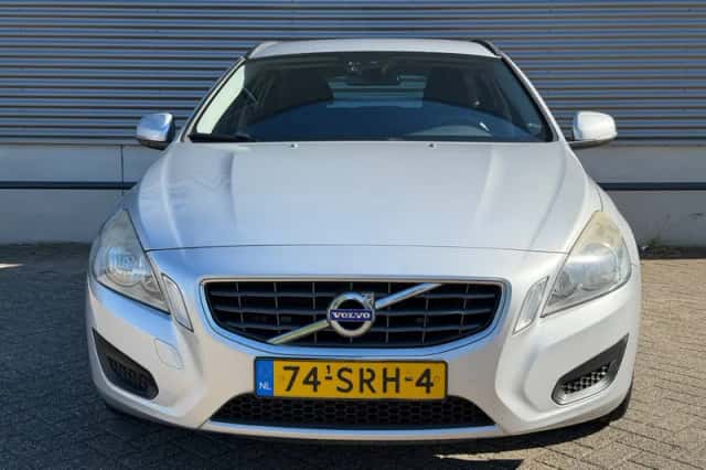Volvo V60 (2011) thumbnail 2