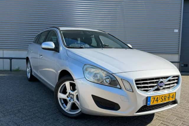 Volvo V60 (2011) thumbnail 3