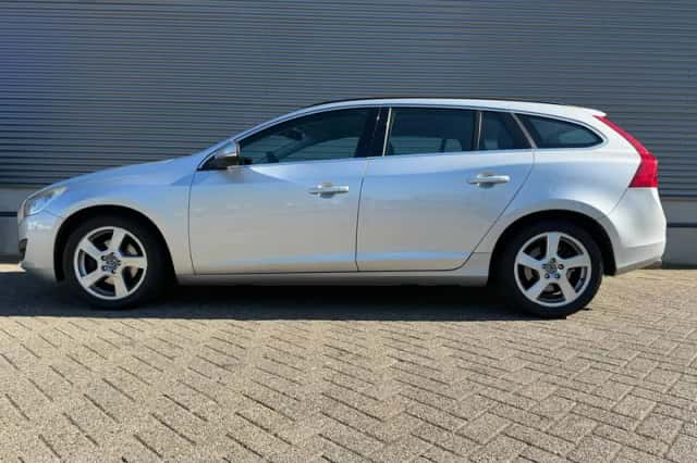 Volvo V60 (2011) thumbnail 4