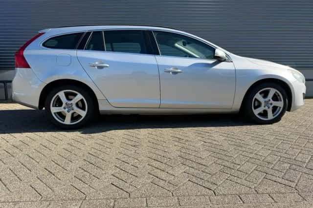 Volvo V60 (2011) thumbnail 5