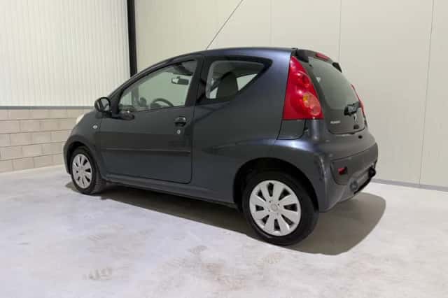Peugeot 107 (2011) thumbnail 2