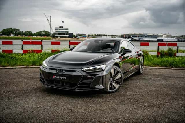 Audi RS e-tron GT (2024) thumbnail 4