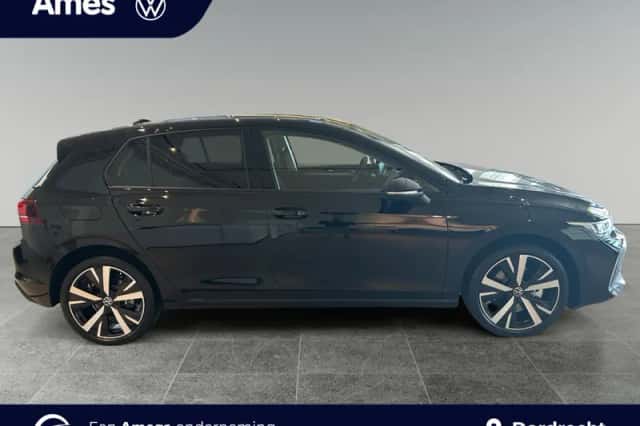 Volkswagen Golf (2025) thumbnail 4