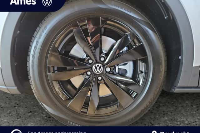Volkswagen ID.4 (2026) thumbnail 5
