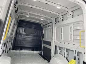 Volkswagen Crafter (2024) thumbnail 11
