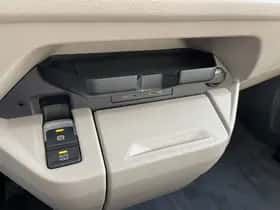 Volkswagen Multivan (2024) thumbnail 39