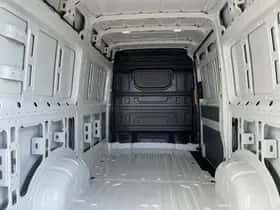 Volkswagen Crafter (2024) thumbnail 9