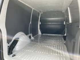 Volkswagen Transporter (2024) thumbnail 10