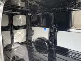 Volkswagen Transporter (2024) thumbnail 13