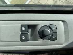Volkswagen Transporter (2024) thumbnail 16