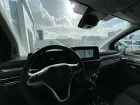 Volkswagen Transporter (2024) thumbnail 18