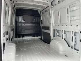 Volkswagen Crafter (2024) thumbnail 11