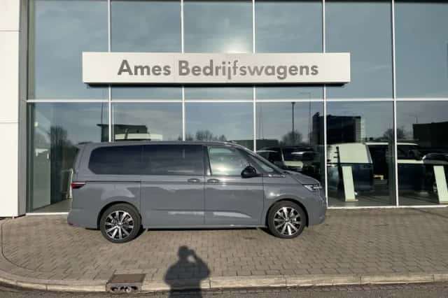 Volkswagen Multivan (2025) thumbnail 3