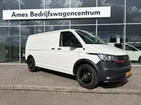 Volkswagen Transporter (2024) thumbnail 2
