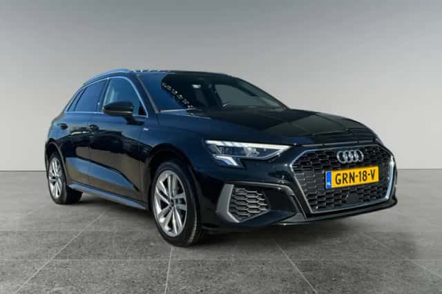 Audi A3 (2023) thumbnail 2