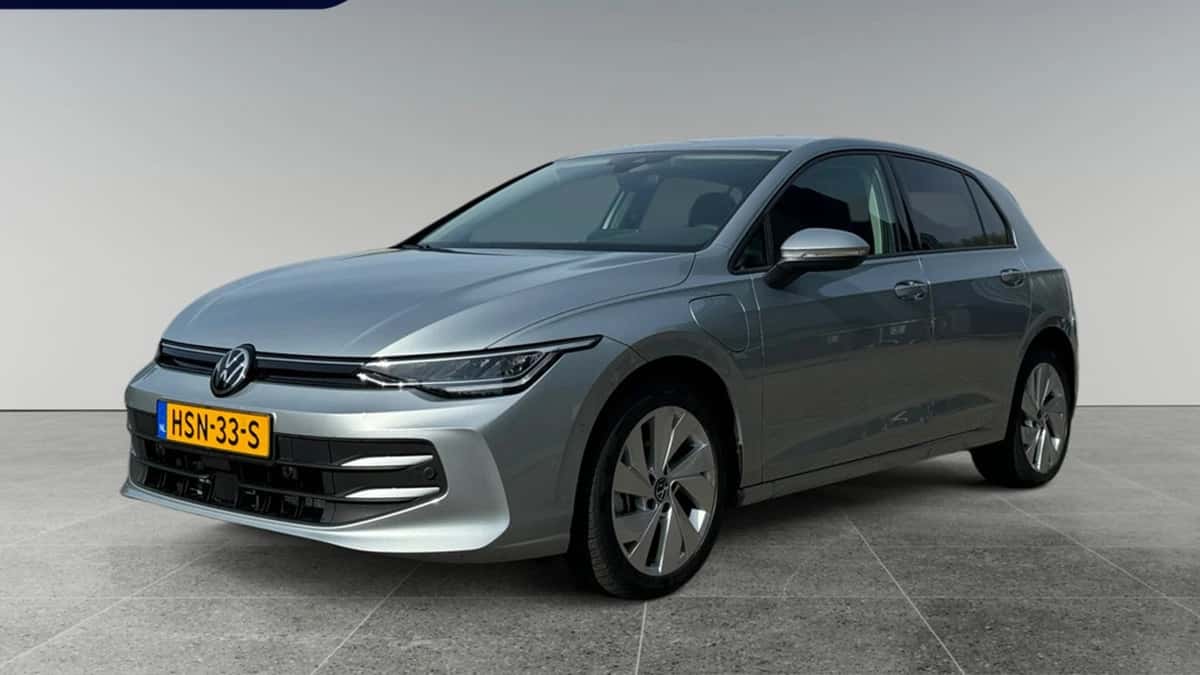 Volkswagen Golf (2025) — foto 1
