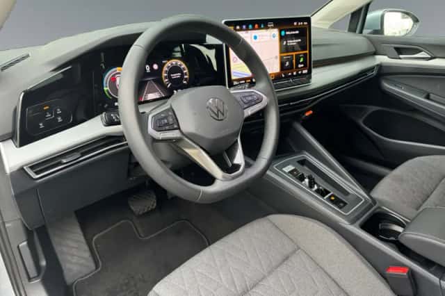 Volkswagen Golf (2025) thumbnail 5