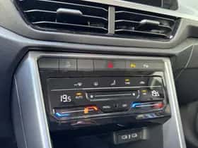 Volkswagen T-Roc (2024) thumbnail 16