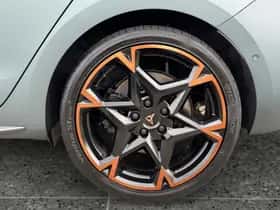 CUPRA Leon (2025) thumbnail 11