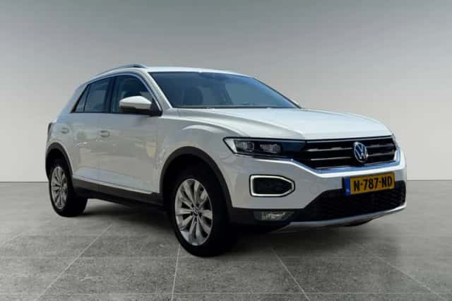 Volkswagen T-Roc (2021) thumbnail 2