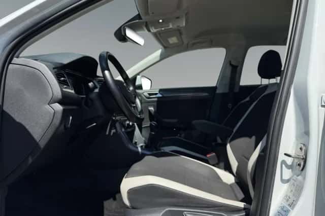 Volkswagen T-Roc (2021) thumbnail 3