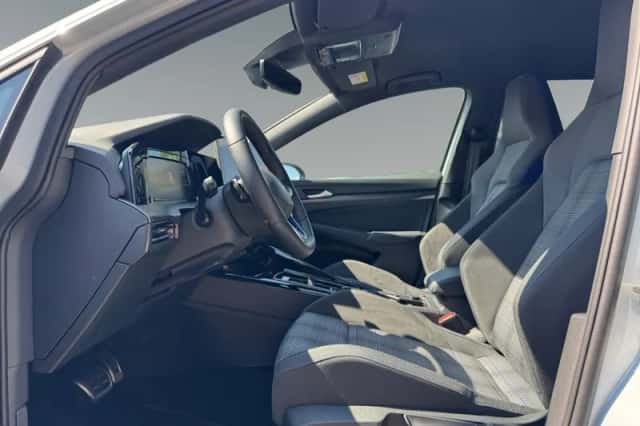Volkswagen Golf (2025) thumbnail 5
