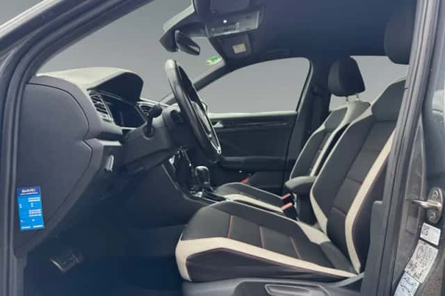 Volkswagen T-Roc (2018) thumbnail 4
