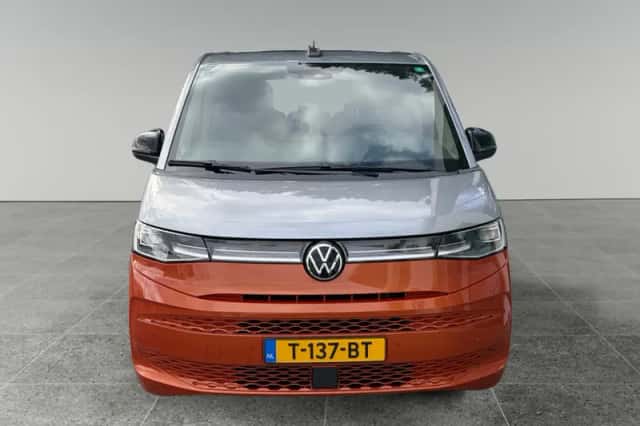 Volkswagen Multivan (2023) thumbnail 4
