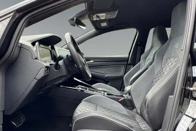 Volkswagen Golf (2024) thumbnail 4