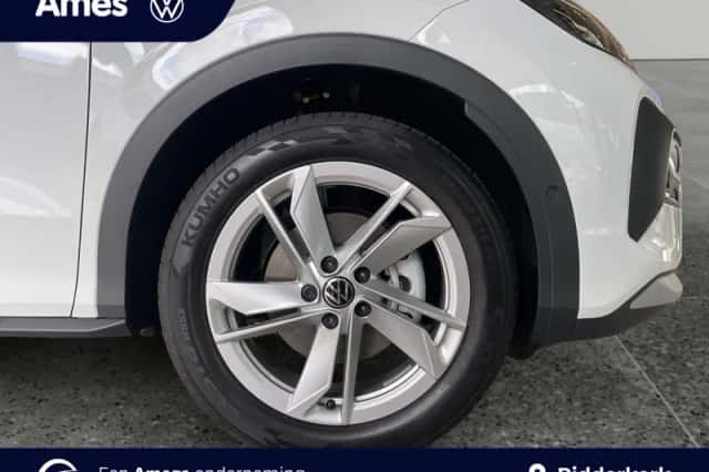 Volkswagen T-Roc (0) thumbnail 4