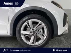 Volkswagen T-Roc (0) thumbnail 4